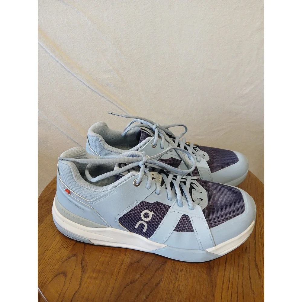 On clouds the Roger clubhouse sneaker womens Size 9 blue